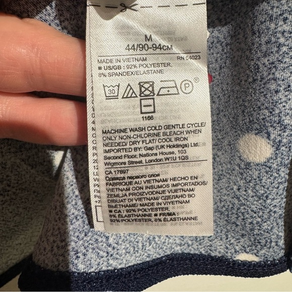 Banana Republic Short Sleeve Navy and White Polka Dot Top. Size Medium - Picture 8 of 8